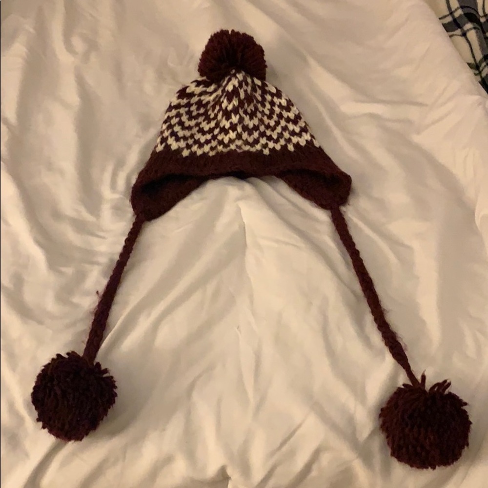 Maroon and white Forever 21 knit tasseled hat